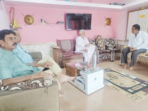 વાવેરા ખાતે માનવ મંદિર આશ્રમના સેવક કનુભાઈની ખબરઅંતર પૂછવા પહોંચ્યા સંત ભક્તિબાપુ