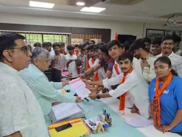 HNGUમાં ABVPનું 24 કલાકનું અલ્ટીમેટમ, પૂરક પરીક્ષાઓ યોજવા અને પરિણામોની હાર્ડ કોપી ઝડપથી ઉપલબ્ધ કરાવવા સહિતની માંગ કરી. HNGUમાં ABVPનું 24 કલાકનું અલ્ટીમેટમ, પૂરક પરીક્ષાઓ યોજવા અને પરિણામોની હાર્ડ કોપી ઝડપથી ઉપલબ્ધ કરાવવા સહિતની માંગ કરી.