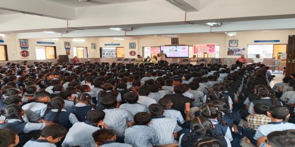 સુરતમાં 181 અભયમની ત્રણ ટીમો દ્વારા પાંચ સ્થળએ જાગૃતિ કાર્યક્રમ યોજાયા