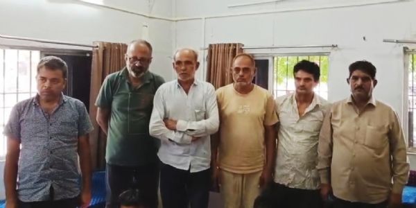 અંકલેશ્વરમાં સ્ટેટ મોનીટરીંગ સેલના દરોડામાં જુગારધામ પરથી 13 જુગારીઓ રંગેહાથ ઝડપાયા