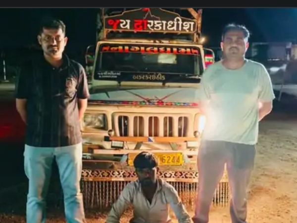 આડેસર ચેકપોસ્ટ પર પકડાયેલ વાહન અને આરોપી