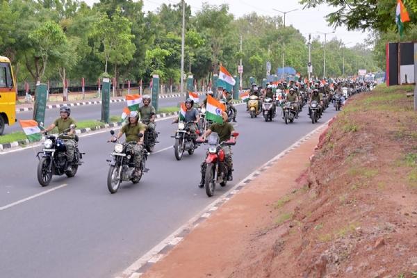 સરહદ સુરક્ષા દળ (BSF) દ્વારા ભવ્ય તિરંગા બાઇક રેલી સરહદ સુરક્ષા દળ (BSF) દ્વારા ભવ્ય તિરંગા બાઇક રેલી