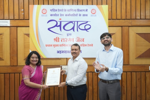 ભાવનગર મંડળના મંડળ વાણિજ્ય પ્રબંધક સહિત