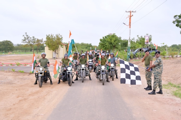 સરહદ સુરક્ષા દળ (BSF) દ્વારા ભવ્ય તિરંગા બાઇક રેલી સરહદ સુરક્ષા દળ (BSF) દ્વારા ભવ્ય તિરંગા બાઇક રેલી