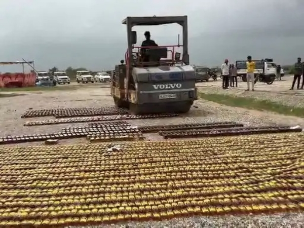 દારૂના જથ્થા નો નાશ દારૂના જથ્થા નો નાશ