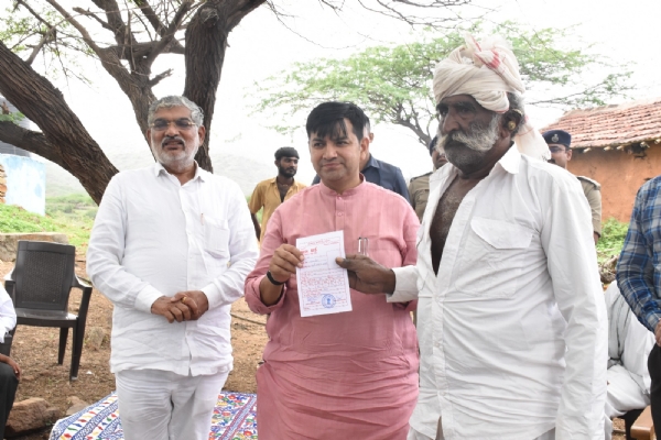 પોરબંદરમાં વન અને પર્યાવરણ રાજ્યમંત્રી  પ્રવીણ માળીએ બરડા વન્યજીવ અભયારણ્ય (બરડા સફારી)ની મુલાકાત લીધી.