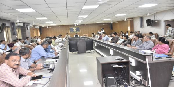 જૂનાગઢમાં જિલ્લા સંકલન અને ફરિયાદ સમિતિની બેઠક યોજાઈ,ગુણવત્તાયુક્ત કામો પર ધ્યાન કેન્દ્રિત કરવા ખાસ નિર્દેશ