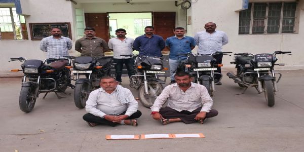 પચ્છેગામમાં તીનપત્તીનો જુગાર રમતા બે ઝડપાયા, રૂ.1.47 લાખનો મુદ્દામાલ કબજે