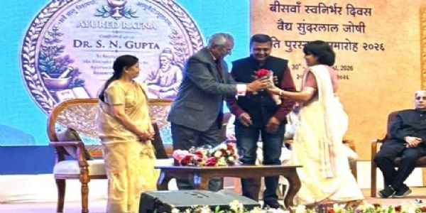 સમાજસેવા ક્ષેત્રે ભાવનગરના ડૉ. તેજસ દોશીને “Outstanding Service Award for Society”થી સન્માન