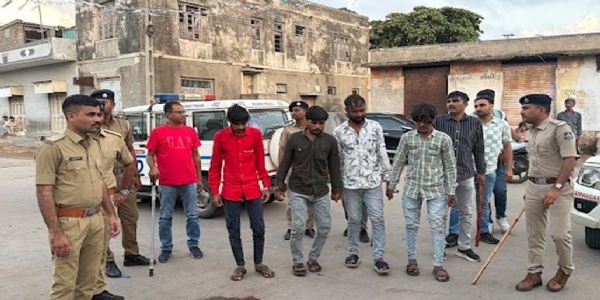 જામનગરમાં બેડી વિસ્તારમાં પથ્થરમારાના પ્રકરણમાં 4 આરોપીઓની ધરપકડ: પોલીસે ઘટનાસ્થળે રિકન્સ્ટ્રક્શન કરાવ્યું