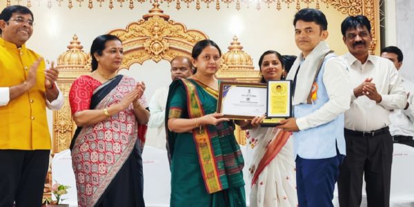 ઢેબાર ગામની શૈક્ષણિક પ્રગતિ અને શ્રેષ્ઠ પરિણામ બદલ શિક્ષકની શ્રેષ્ઠ શિક્ષક તરીકે પસંદગી
