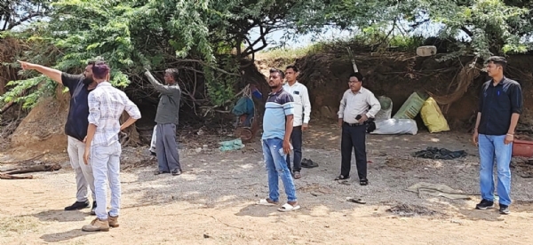 જંબુસર દરિયામાં બોટ દુર્ઘટના 7 માછીમારોનો આબાદ બચાવ સારોદના અક્ષય વાઘેલા હજુ પણ લાપતા