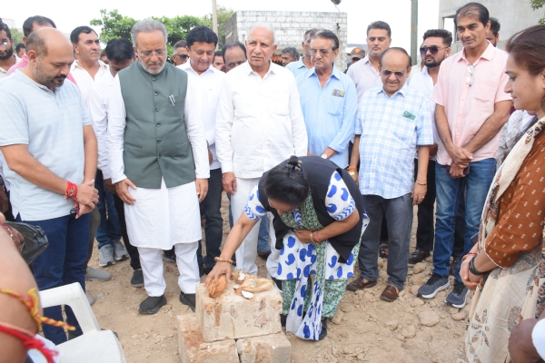 મંત્રી અર્જુન મોઢવાડીયાની ઉપસ્થિતિમાં પોરબંદર જિલ્લાના જાવર ખાતે પીવાના પાણીના વિવિધ કામોનું ખાતમુહૂર્ત.