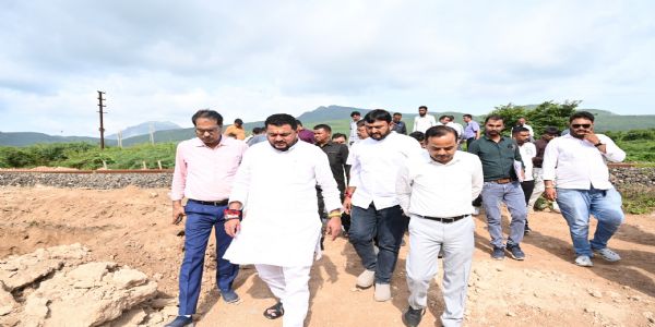 મંડળ રેલ પ્રબંધક દિનેશ વર્માએ ભાવનગર મંડળના વિવિધ રેલખંડો, સ્ટેશનો તથા પુનર્વિકાસ કાર્યોનું નિરીક્ષણ કર્યું