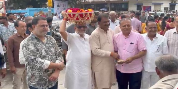 અમરેલીમાં શ્રી નાગનાથ મહાદેવ મંદિરે ભવ્ય ધ્વજારોહણ: ઢોલ-નગારાના નાદ સાથે શહેરમાં નીકળી શોભાયાત્રા