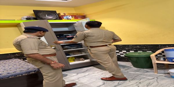 ગાંધીધામમાં પોલીસનો મેગા કોમ્બિંગ ડ્રાઈવ: 6 ટીમોએ 72 વાહનો ખંગાળ્યા, અસામાજિક તત્ત્વો પર રાખી નજર