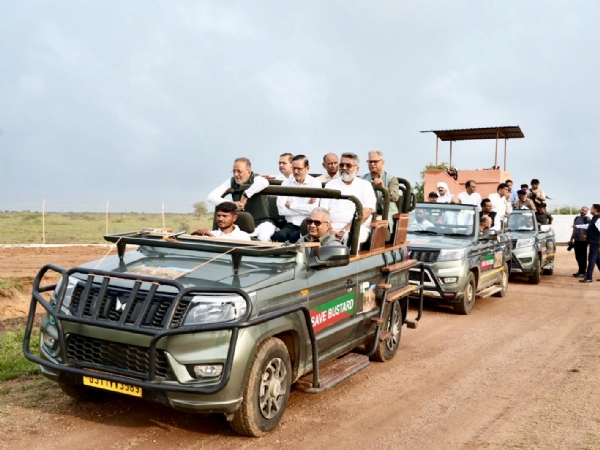 નલિયા ગ્રાસલેન્ડ ખાતે મંત્રીની મુલાકાત નલિયા ગ્રાસલેન્ડ ખાતે મંત્રીની મુલાકાત