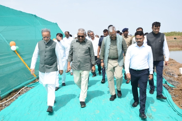 નલિયા ગ્રાસલેન્ડ ખાતે મંત્રીની મુલાકાત નલિયા ગ્રાસલેન્ડ ખાતે મંત્રીની મુલાકાત