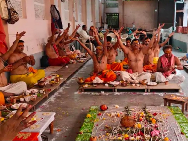 સિદ્ધપુરમાં ઋષિપંચમીએ 55 વર્ષ જૂની યજ્ઞોપવીત બદલવાની પરંપરા જળવાઈ સિદ્ધપુરમાં ઋષિપંચમીએ 55 વર્ષ જૂની યજ્ઞોપવીત બદલવાની પરંપરા જળવાઈ