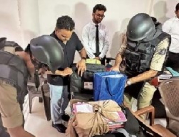 Now today, there is a threat to blow up the Rajkot court with a bomb in the name of the Khalistani group.