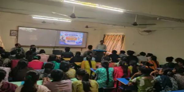 હારીજ કૉલેજમાં યુવાનોની રાષ્ટ્રનિર્માણમાં ભૂમિકા અંગે વ્યાખ્યાન