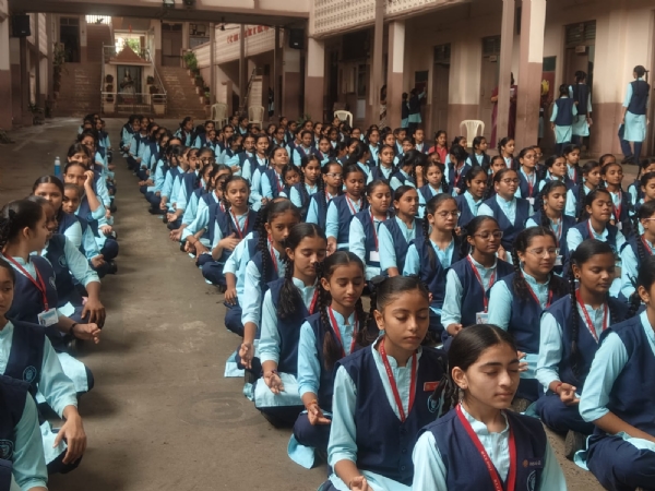 વિદ્યાર્થીઓ અને રમતવીરો માટે યોગ તથા ધ્યાન સત્રનું આયોજન વિદ્યાર્થીઓ અને રમતવીરો માટે યોગ તથા ધ્યાન સત્રનું આયોજન