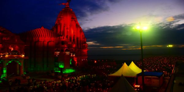 સેવા સંકલ્પ અભિયાન સોમનાથ મંદિર ખાતે ૧૦ હજારથી વધુ લોકોએ ‘આશીર્વાદનો દીપ’ પ્રગટાવ્યો