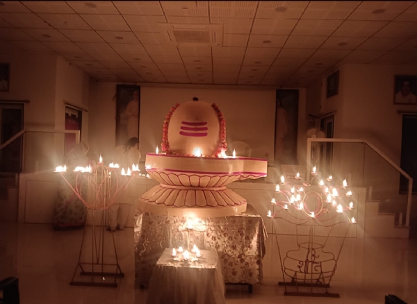 આર્શીવાદના દિવ્ય દીપોથી ગુંજી ઉઠ્યું