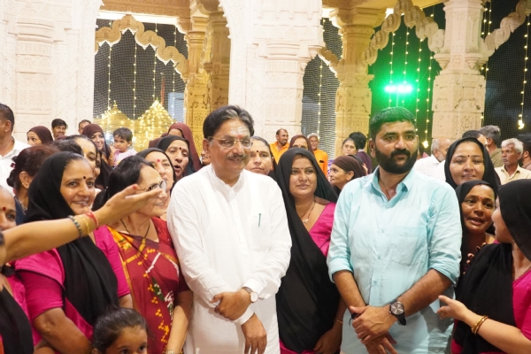 વાળીનાથ ધામે હજારો શ્રદ્ધાળુઓએ દીપ પ્રગટાવી વડાપ્રધાનના દીર્ઘાયુ માટે પ્રાર્થના કરી વાળીનાથ ધામે હજારો શ્રદ્ધાળુઓએ દીપ પ્રગટાવી વડાપ્રધાનના દીર્ઘાયુ માટે પ્રાર્થના કરી