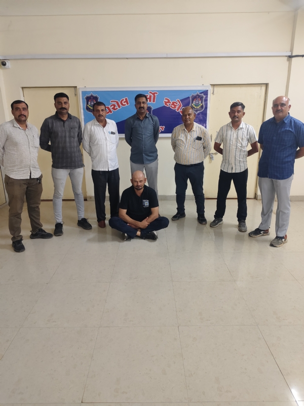 પેરોલ ફલો સ્ક્વોર્ડ દ્વારા પકડાયેલ આરોપી