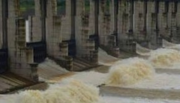 Heavy rains in Ahmedabad 14 gates of Vasna Barrage opened