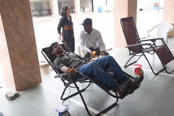પોરબંદર         જિલ્લામાં ‘સેવા સંકલ્પ અભિયાન’ અંતર્ગત વિવિધ સ્થળોએ મેગા રક્તદાન શિબિર યોજાઈ.