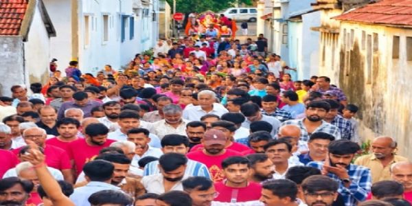 રવાપરમાં ‘રાજા ગણેશ’ની ભક્તિમાં રંગાયું ગામ, ભવ્ય વિસર્જન યાત્રામાં ઉમટ્યો માનવ મહેરામણ