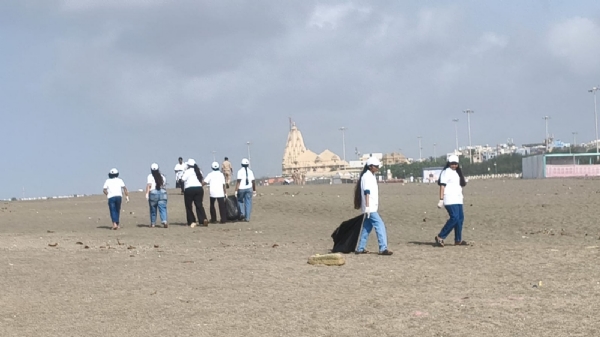 સોમનાથ બીચ પર ‘કોસ્ટલ ક્લિનઅપ ડે’ અંતર્ગત