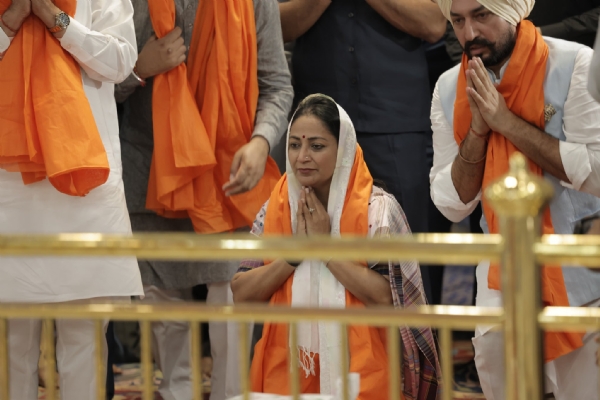 Delhi CM pays obeisance at Gurdwara Shri Jyoti Sarup Sahib in Punjab