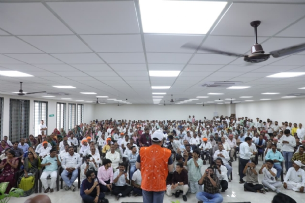 સેવા સંકલ્પ અભિયાન: બાઇક રેલી હાલોલ સ્થિત ગુજરાત નેચરલ ફાર્મિંગ યુનિવર્સિટી ખાતે કૃષિ પરિસંવાદ યોજાયો: નાયબ મુખ્યમંત્રી હર્ષ સંઘવીએ ખેડૂતોને સંબોધન કર્યું સેવા સંકલ્પ અભિયાન: બાઇક રેલી હાલોલ સ્થિત ગુજરાત નેચરલ ફાર્મિંગ યુનિવર્સિટી ખાતે કૃષિ પરિસંવાદ યોજાયો: નાયબ મુખ્યમંત્રી હર્ષ સંઘવીએ ખેડૂતોને સંબોધન કર્યું