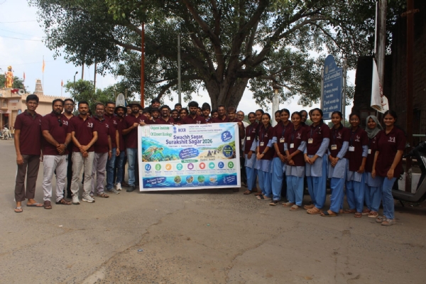 માંડવી બીચ સફાઈ અભિયાન
