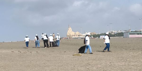 સોમનાથ બીચ પર ‘કોસ્ટલ ક્લિનઅપ ડે’ અંતર્ગત સફાઈ અભિયાન હાથ ધરાયું