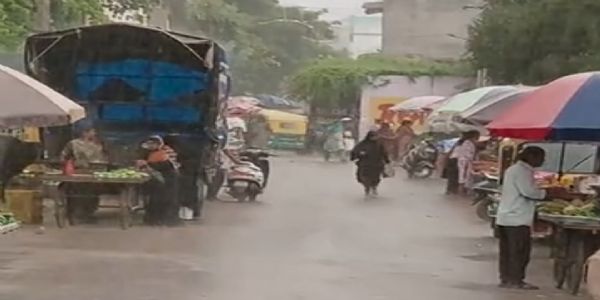 પાટણમાં અચાનક વાતાવરણમાં પલટો, સાંજે ધોધમાર વરસાદથી રસ્તાઓ પાણી-પાણી થયા
