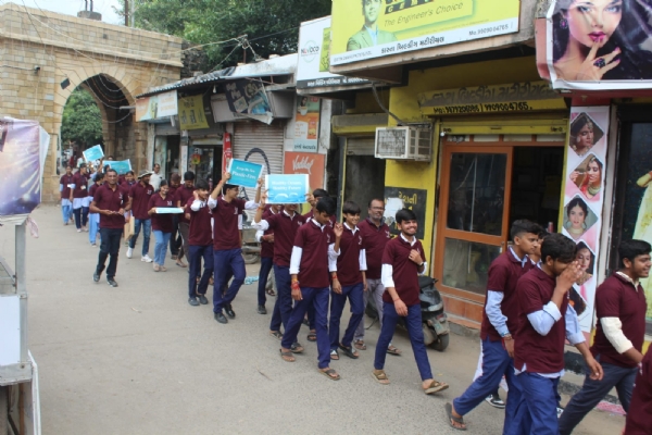 માંડવી બીચ સફાઈ અભિયાન