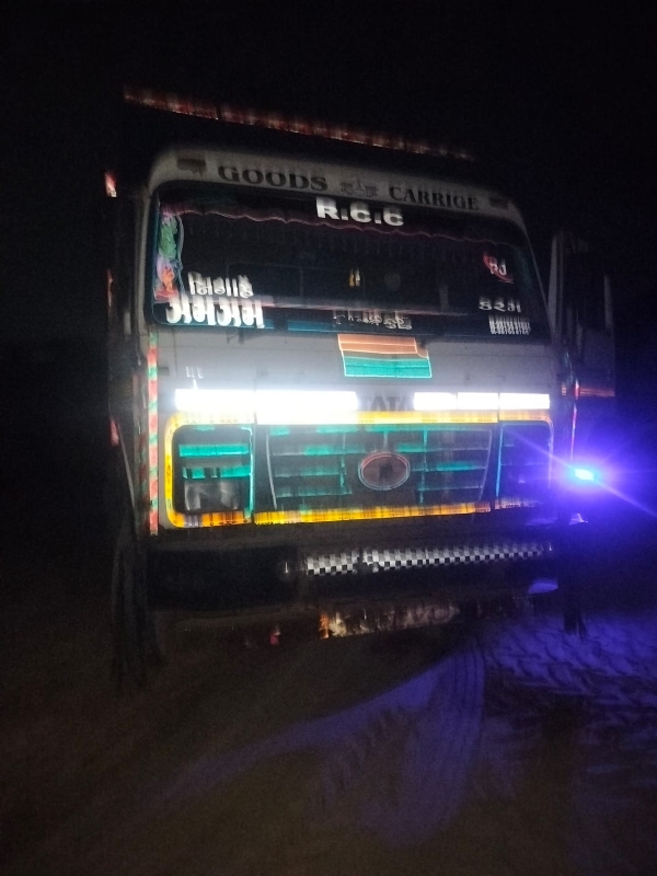 ભુજ અને મુન્દ્રામાં ફ્લાઈંગ સ્કવોડના દરોડા