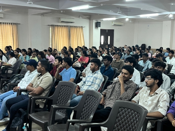 આદિપુરની તોલાણી કોમર્સ કોલેજમાં આરોગ્ય જાગૃતિનો સંદેશ આદિપુરની તોલાણી કોમર્સ કોલેજમાં આરોગ્ય જાગૃતિનો સંદેશ