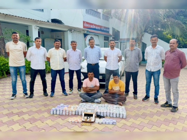છેતરપિંડી કેસના આરોપીઓ છેતરપિંડી કેસના આરોપીઓ