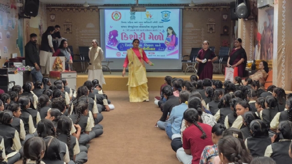 આદિપુરમાં કિશોરી મેળો યોજાયો આદિપુરમાં કિશોરી મેળો યોજાયો