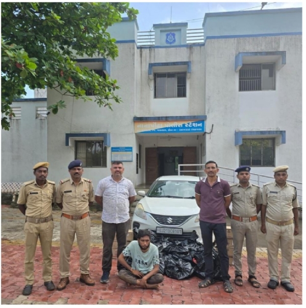 આરોપી સાથે પોલીસ સ્ટેશન આરોપી સાથે પોલીસ સ્ટેશન