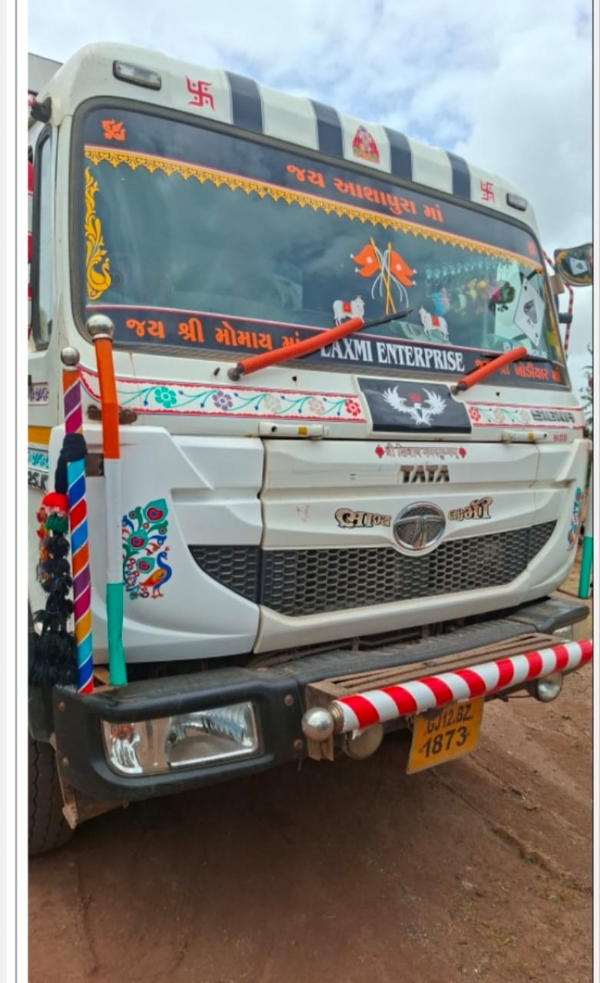ભુજ અને મુન્દ્રામાં ફ્લાઈંગ સ્કવોડના દરોડા