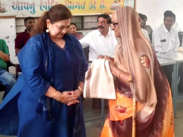 ભચાઉ વૃધ્ધાશ્રમ માં કાર્યક્રમ યોજાયો