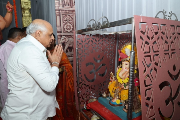 મણિનગર ખાતે શ્રીજીના દર્શન-આરતી કરી ધન્યતા અનુભવી મણિનગર ખાતે શ્રીજીના દર્શન-આરતી કરી ધન્યતા અનુભવી