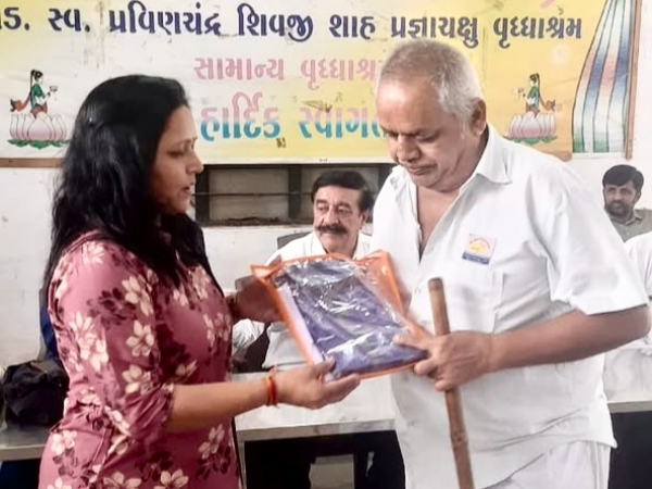 ભચાઉ વૃધ્ધાશ્રમ માં કાર્યક્રમ યોજાયો