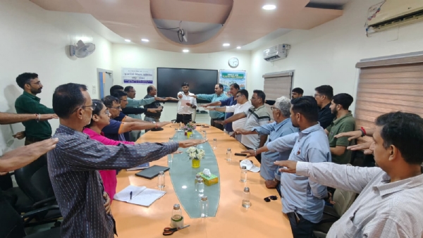 પોરબંદર  જીઆઇડીસી  ખાતે  સિંગલ યુઝ પ્લાસ્ટિક  અંગે    જનજાગૃતિ  કાર્યક્રમ  યોજાયો.